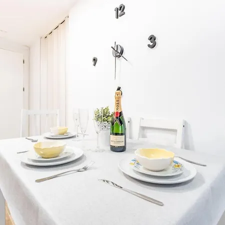 Moderno Cozy 5pax Wifi Aa Parking Apartment